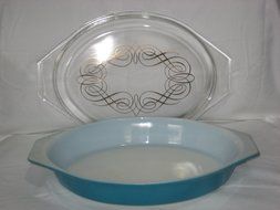 Vintage Pyrex Oval Cinderella Blue 1 1/2 Quart Casserole Baking Dish w/ Gold Scroll Lid USA