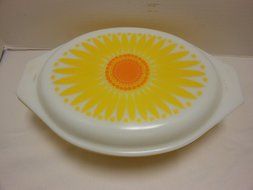 VINTAGE PYREX &quot;DAISY&quot; 2 1/2 QUART CASSEROLE N2