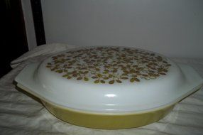 Pyrex Divided Casserole Dish 1 1/2 Quart with Olive Print Lid