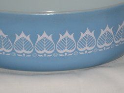 Vintage Pyrex Oval Blue &amp; White Tulip 1 1/2 Quart Casserole Baking Dish N2