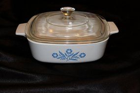 Corning Ware Blue Cornflower 1 Quart (A-1-B) Dish with Pyrex Lid (P-7-C)
