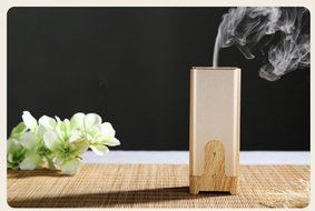 HICBOX Mini car usb perfume diffuser car air purifier ultrasonic wood grain humidifier (Black) N2