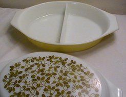 Corning Spring Blossom (Crazy Daisy) 1 1/2 Qt. Divided Casserole with Lid