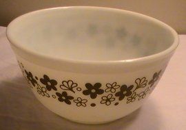 Corning Crazy Daisy ' Spring Blossom' 1 1/2-Quart Bowl #402