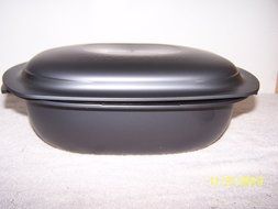 Tupperware UltraPro 2.1qt Casserole Pan With Cover Cosmos