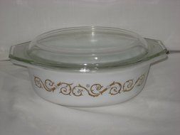 Vintage Pyrex White &amp; Gold Empire Scroll Vines Promotional 1 1/2 Quart Baking Dish Casserole w/ Lid USA