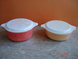 Vintage Pyrex Covered 4pc Bakeware Set