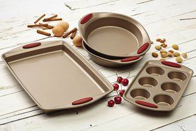 Rachael Ray Cucina 4-Piece Bakeware Set, Latte Brown with Agave Blue Handle Grips N9