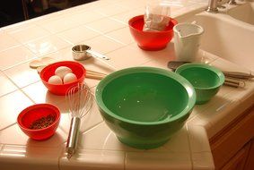 CaliBowl Ultimate Mixing Bowl Set, 1-20oz, 1-40oz, 1-95oz-Red N4