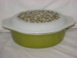 Vintage Pyrex Verde Green 1 1/2 Quart Oval Casserole Baking Dish w/ Milk Glass Lid