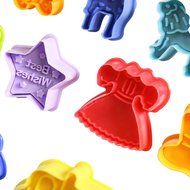 Set of 28 plastic plunger cookie cutters by Kurtzy TM N2