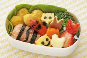 Simomurakihan &quot;Lunch Time&quot; Food &amp; Cookie Cutter Mold 4pcs Set (Bear, Elephant, Rabbit, Pig) 31858 N2