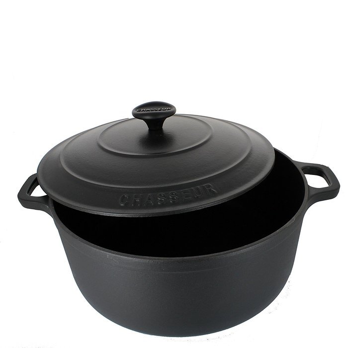 Chasseur 5.5-quart Black French Enameled Cast Iron Round Dutch Oven N2
