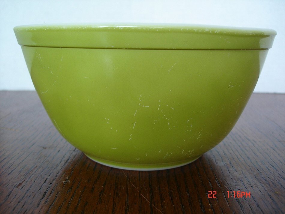Vintage Pyrex Olive Green 1.5 Quart Bowl