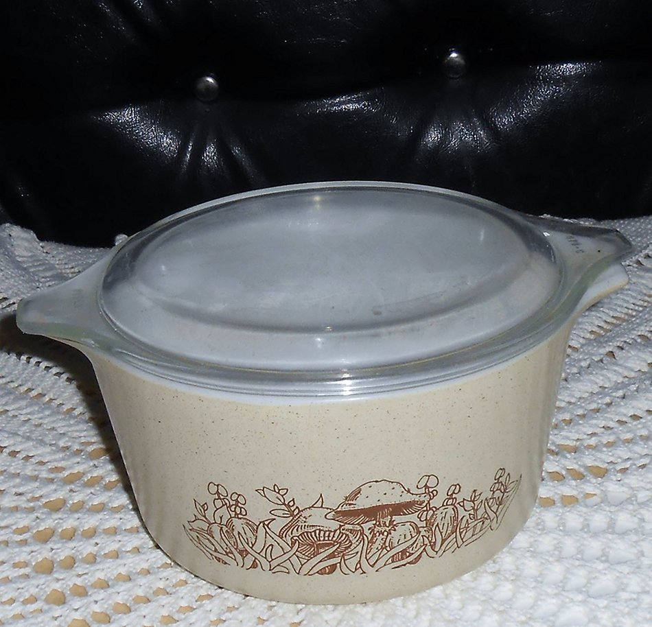 Pyrex Forest Fancies 1 qt. Covered Casseroles (2) N2