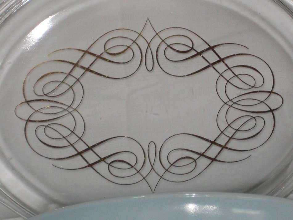 Vintage Pyrex Oval Cinderella Blue 1 1/2 Quart Casserole Baking Dish w/ Gold Scroll Lid USA N2