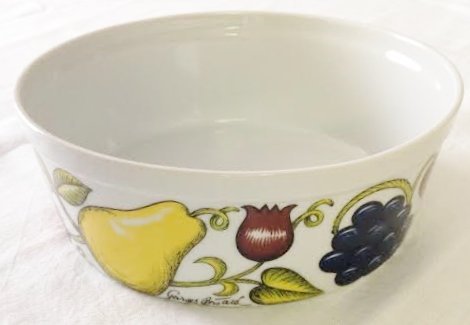 Vintage 1960's Georges Briard Ovenware Casserole Dish - Vine Yard (8" Wide)