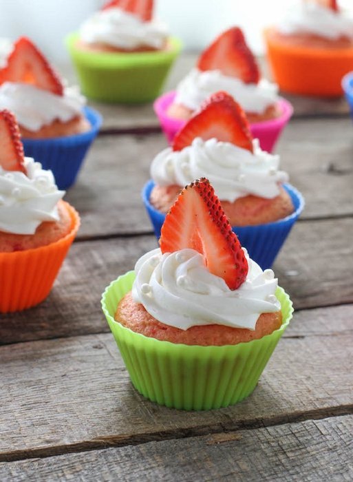 [Pack of 24] eGroo&reg; Silicone Baking Cups Cupcake Liners , Non-stick & Reusable Muffin Cups Molds N6