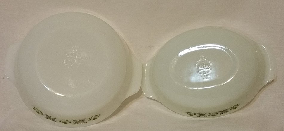 Vintage Anchor Hocking -Fire King - Meadow Green - 2 Piece Set - 1 1/2 Quart & 2 Quart N3