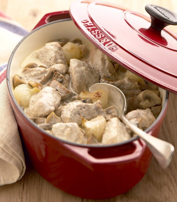 Chasseur 7.1-quart Red French Enameled Cast Iron Round Dutch Oven N6