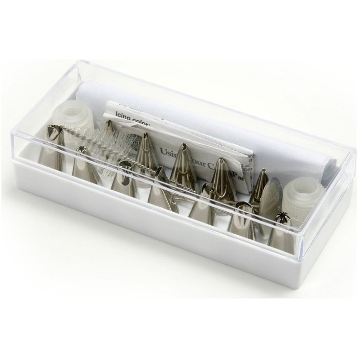 Norpro 18 Piece Cake and Cupcake Decorating Set