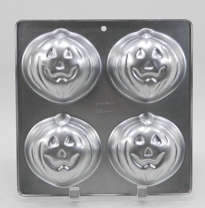 Wilton Little Pumpkins Shaped Baking Pan - 2105-9497 - 4 Pumpkins N2