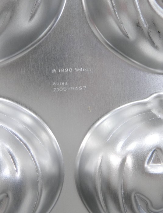 Wilton Little Pumpkins Shaped Baking Pan - 2105-9497 - 4 Pumpkins N3