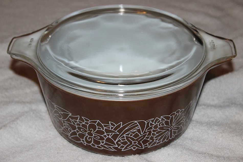 Pyrex Woodland Brown Cinderella Casserole 474 B w/ Lid - 1.5 Liter