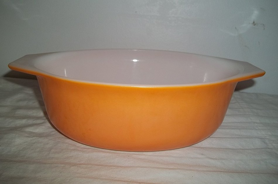 043 Orange Pyrex 1 1/2 Quart Handled Bakeware
