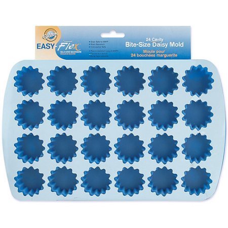 Wilton Easy Flex 24-Cavity Bite Size Silicone Mold, Daisy 2105-4889