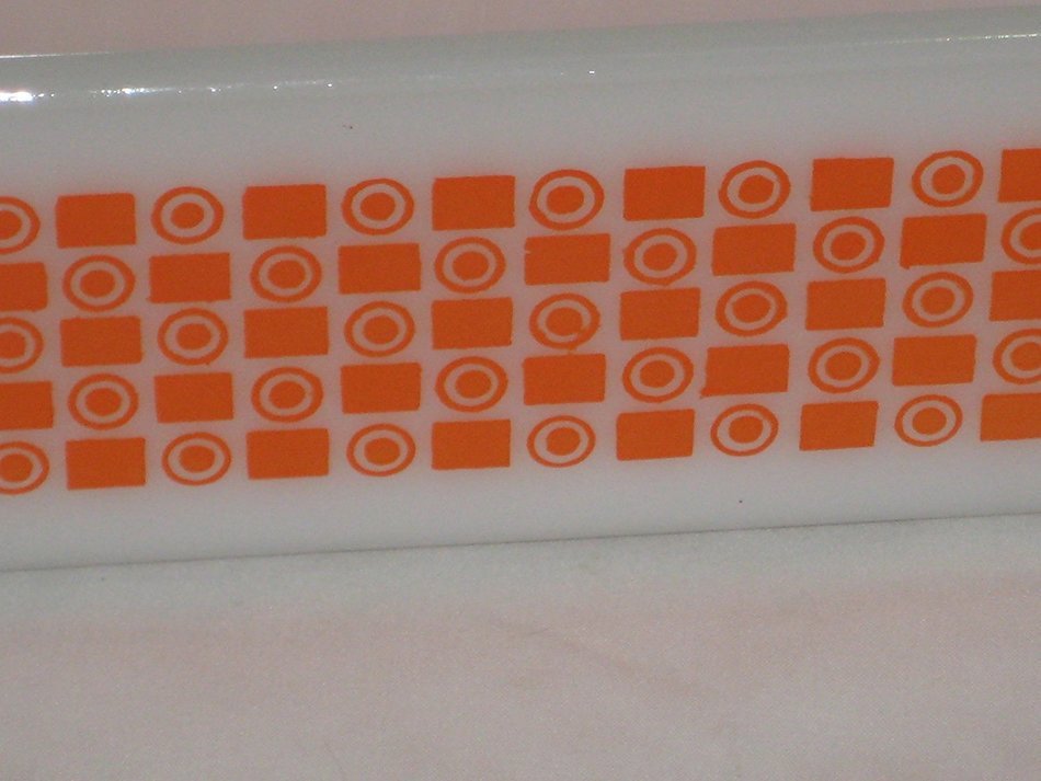 Vintage Glasbake White Milk Glass & Orange Square & Circle Pattern 1 1/2 Quart Loaf Baking Pan 522 USA N2