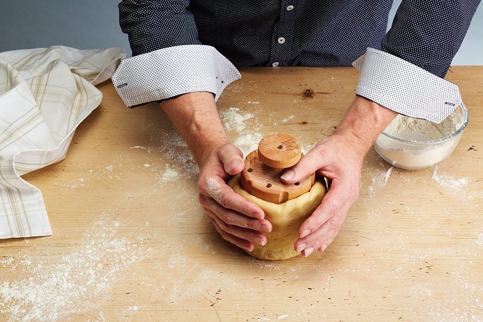 Paul Hollywood British Pork Pie Dolly Mold, Large Beechwood N4