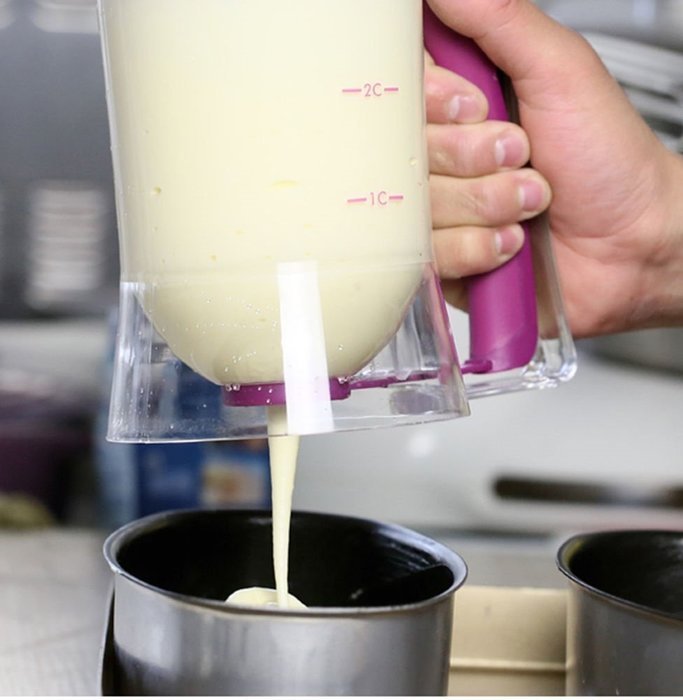 New Cupcake Pancake Batter Dispenser Muffin Waffles Helper Mix Pastry Baking Measuring Tool DIY Tool 900ML