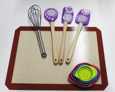 Baking set (9 piece): Set includes 3 silicone spatulas (purple), 1 nonstick silicone baking mat, 1 Silicone whisk...