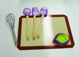 Baking set (9 piece): Set includes 3 silicone spatulas (purple), 1 nonstick silicone baking mat, 1 Silicone whisk... N2