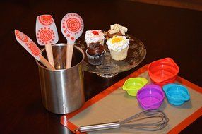 Baking set (9 piece): Set includes 3 silicone spatulas (Red), 1 nonstick silicone baking mat, 1 Silicone whisk... N2