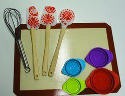 Baking set (9 piece): Set includes 3 silicone spatulas (Red), 1 nonstick silicone baking mat, 1 Silicone whisk... N3