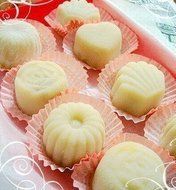 DGI MART Kitchen Party Use 12 Cavities Flowers Shape Chocolate Sugar Ice Cake Silicone Mini Cube Craft Fondant... N4