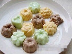 DGI MART Kitchen Party Use 12 Cavities Flowers Shape Chocolate Sugar Ice Cake Silicone Mini Cube Craft Fondant... N6