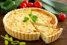 Paderno World Cuisine 4.75 Inch Fluted Non-Stick Tart Pan with Removable Bottom N3