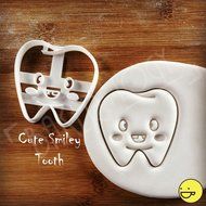 SET: Realistic and Cute Smiley Tooth Cookie Cutters N3