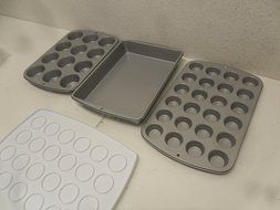 Wilton Ultimate Bake 4-Piece Mini Cupcake Cup Cake Bakeware Set OPENED N3