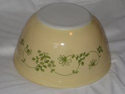 Vintage Pyrex Pale Yellow &amp; Green Shenandoah 1 1/2 Quart Mixing Nesting Batter Bowl USA #402
