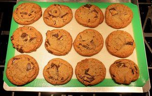 Nancy's Kitchen Helpers Silicone Baking Mat, 16 1/2 x 11 5/8 Inches, Half-Sheet, Green Border N3