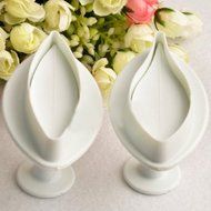 DUFUSTORE 2 x Lily Shape Cookie Pastry Plunger Cutter Sugarcraft Cake Decorating Tools N4