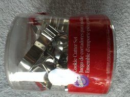 Wilton Holiday Cookie Cutter Set 18 Pieces N2