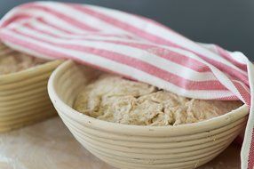 Banneton Bread Proofing Basket - (Brotform) - Bake Beautiful Artisan Bread In This 9 Inch Rattan Basket N7