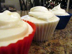 Set of 12 Premium Silicone Baking Cups Reusable Muffin Molds Cupcake Liners N3