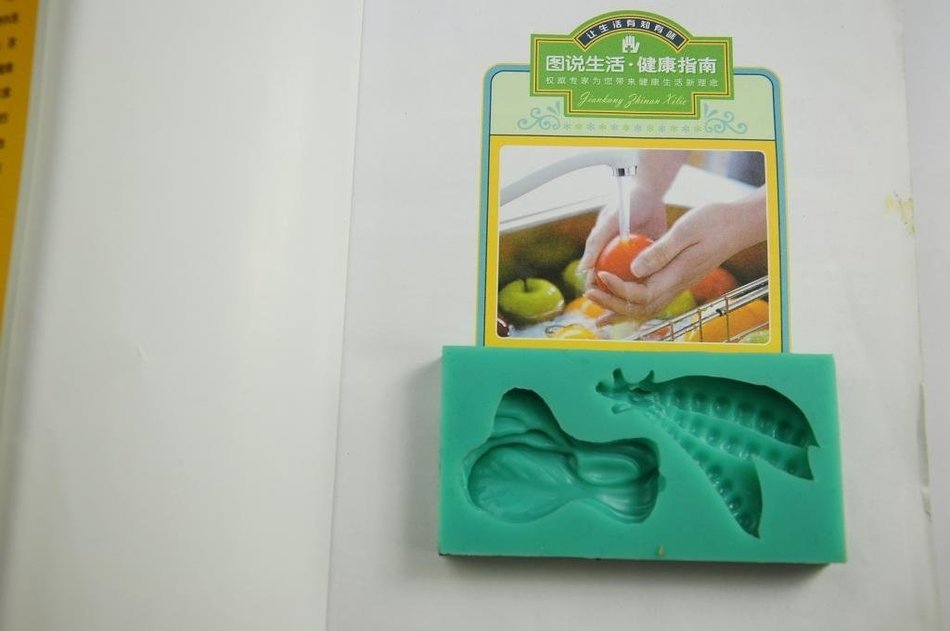 TANGCHU Soft Silicone Cake Mold Vegetable Shape 4.05*2.08*0.51inch Green