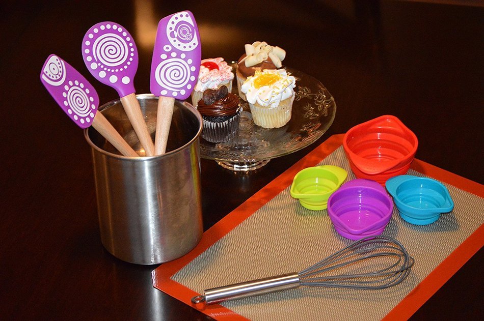 Baking set (9 piece): Set includes 3 silicone spatulas (purple), 1 nonstick silicone baking mat, 1 Silicone whisk... N5